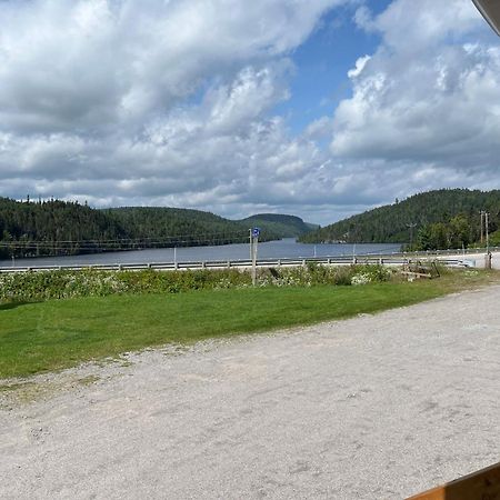 Pourvoiries Des Lacs A Jimmy - Motels Triplex Tadoussac Buitenkant foto