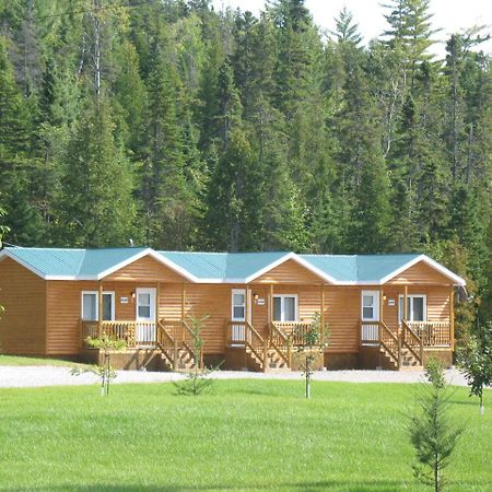 Pourvoiries Des Lacs A Jimmy - Motels Triplex Tadoussac Buitenkant foto