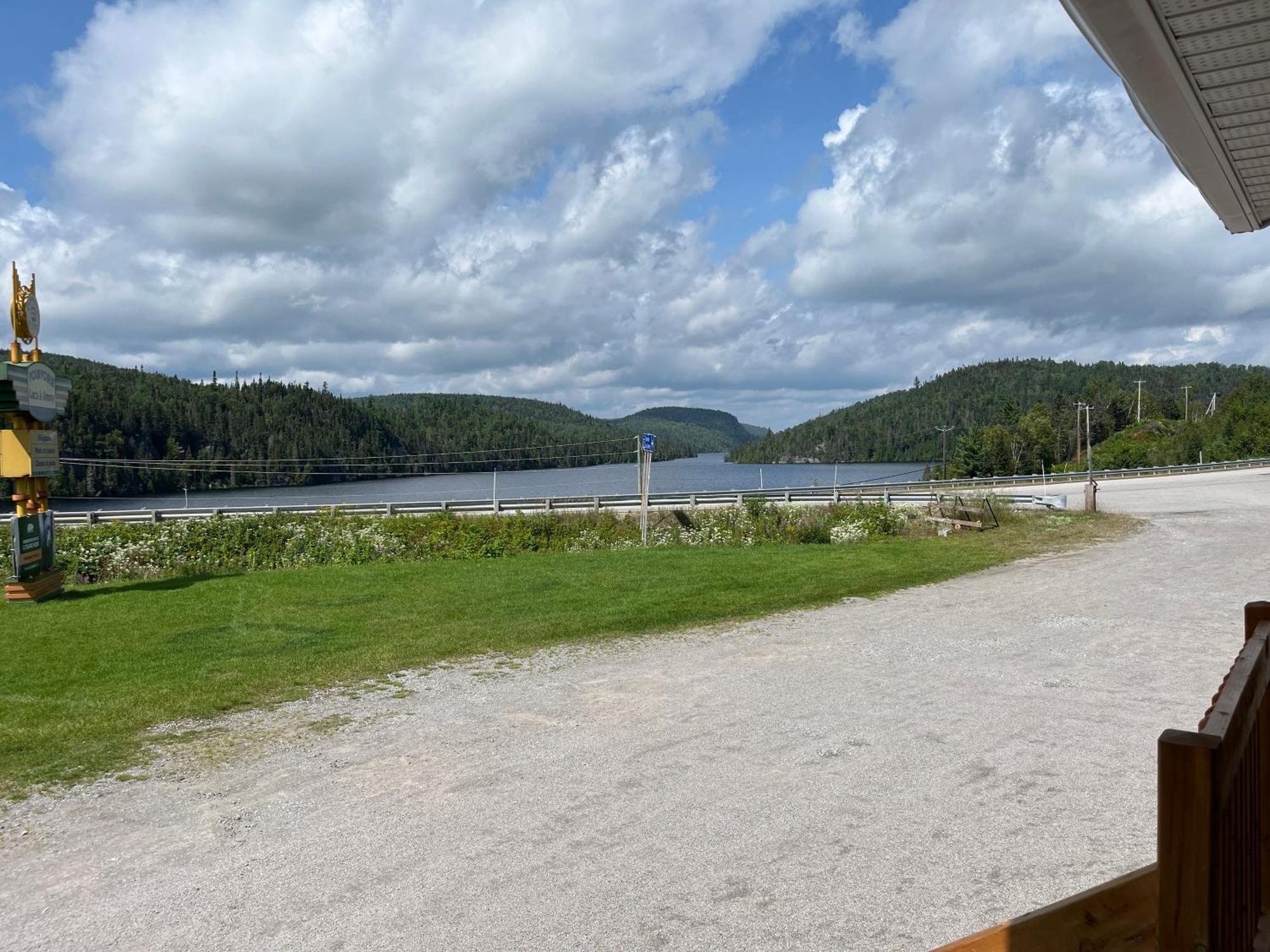 Pourvoiries Des Lacs A Jimmy - Motels Triplex Tadoussac Buitenkant foto