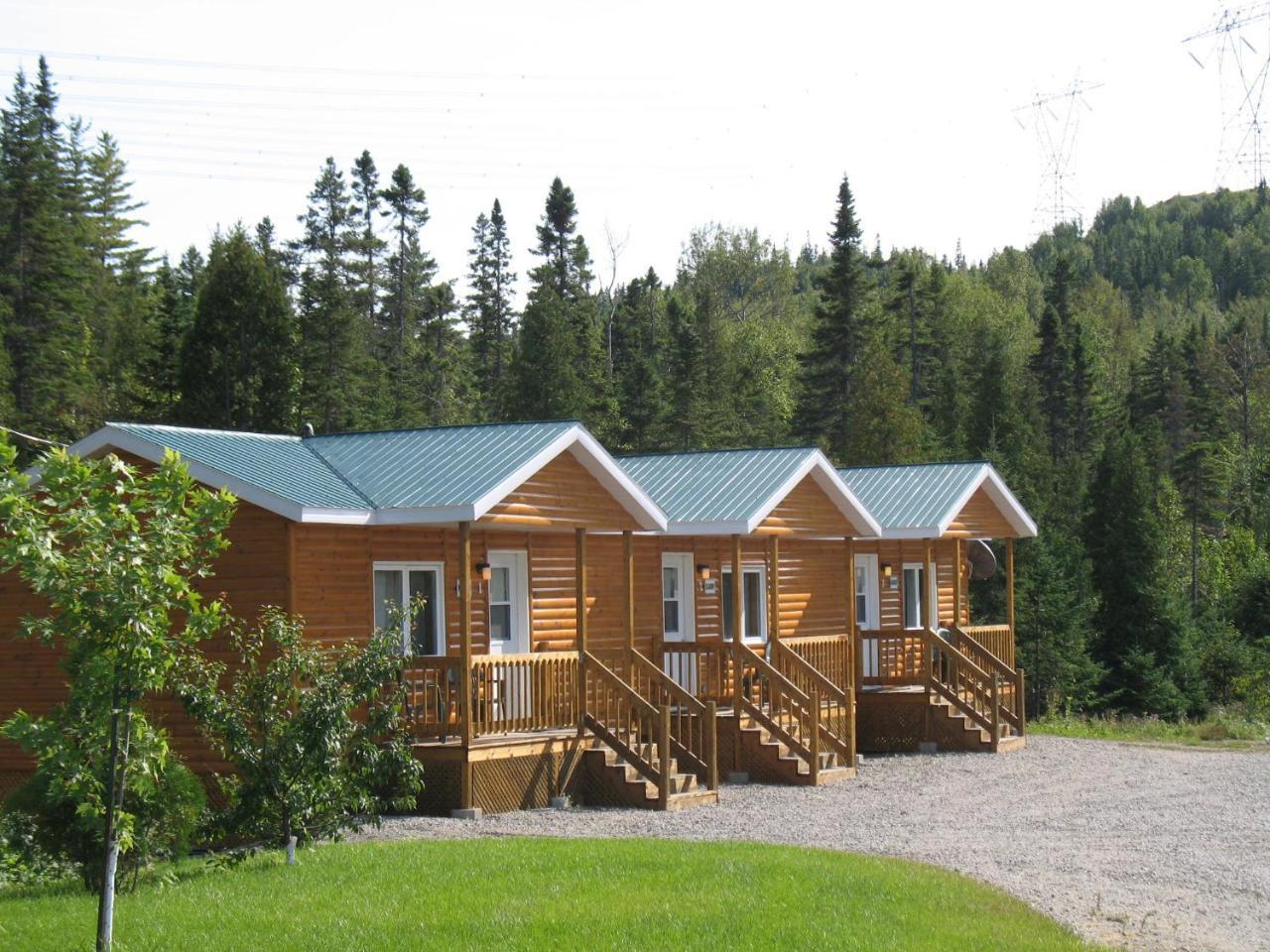 Pourvoiries Des Lacs A Jimmy - Motels Triplex Tadoussac Buitenkant foto